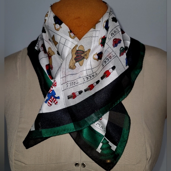 Liz Claiborne Accessories - Liz Claiborne Christmas scarf